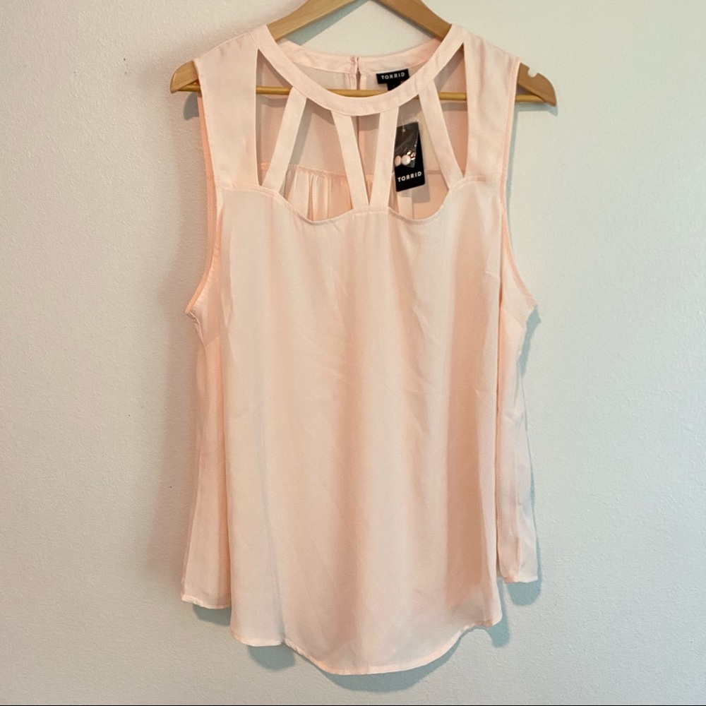 NWT TORRID Blush Colored Sleeveless Cagefront Tank ✨Perfect for Spring!!✨